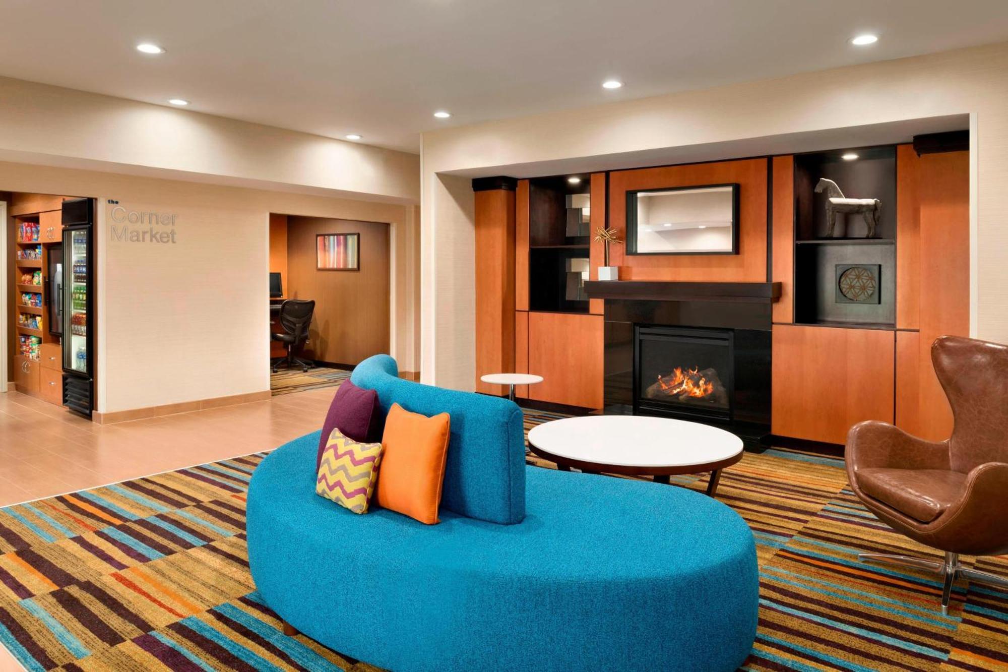Fairfield Inn & Suites Hartford Манчестър Екстериор снимка