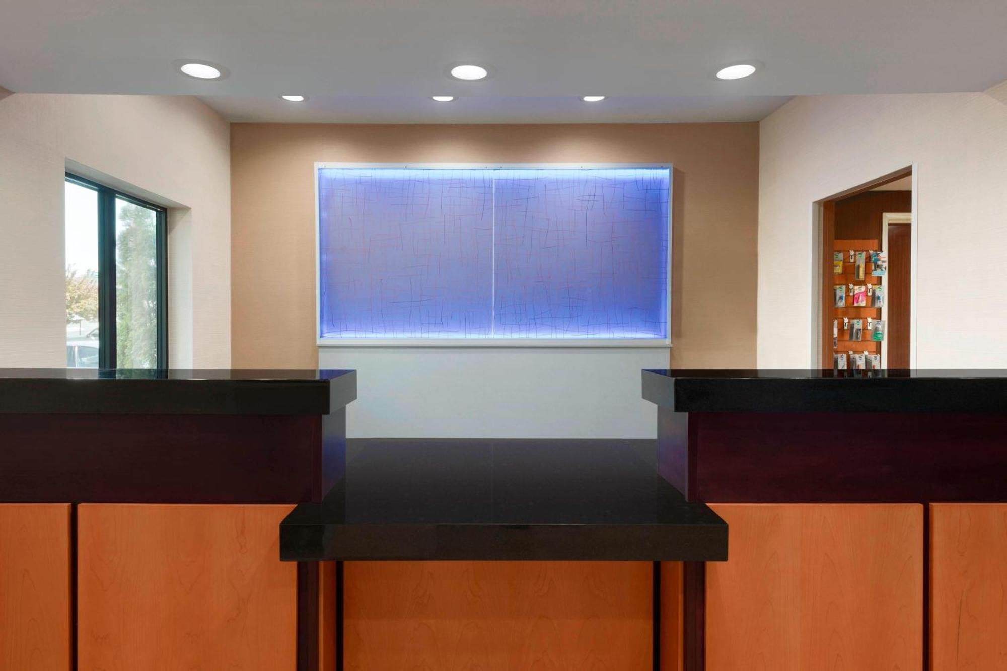 Fairfield Inn & Suites Hartford Манчестър Екстериор снимка