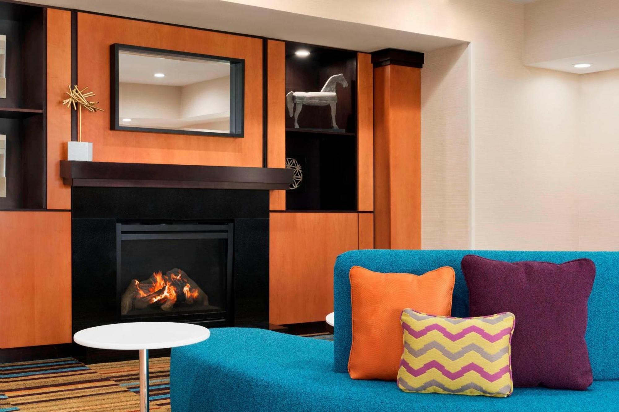 Fairfield Inn & Suites Hartford Манчестър Екстериор снимка