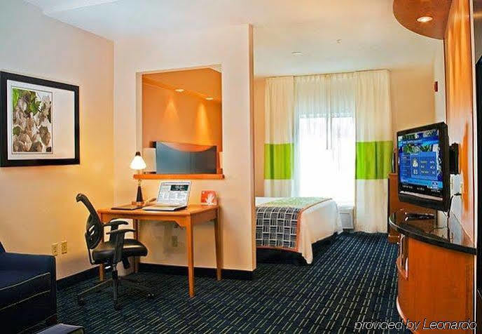 Fairfield Inn & Suites Hartford Манчестър Екстериор снимка